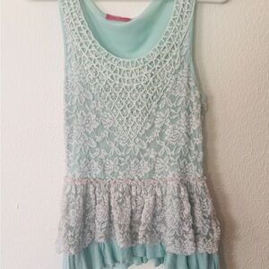 Green and White Sleeveless Lace Blouse with Peplum
